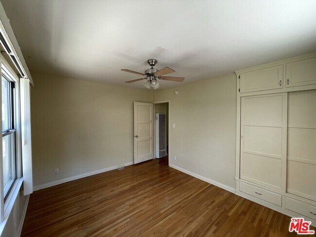 Building Photo - 14940 Dickens St