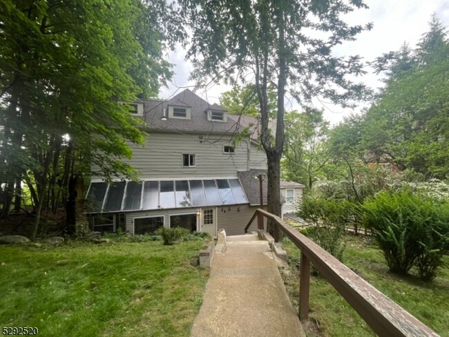 Building Photo - 22 Sunset Terrace