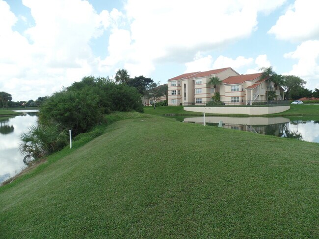 Building Photo - 3410 Pinewalk Dr N