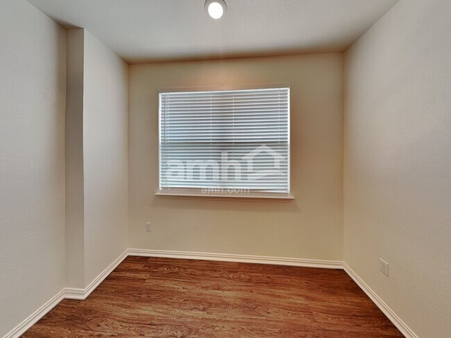 Building Photo - 2715 Spencebrook