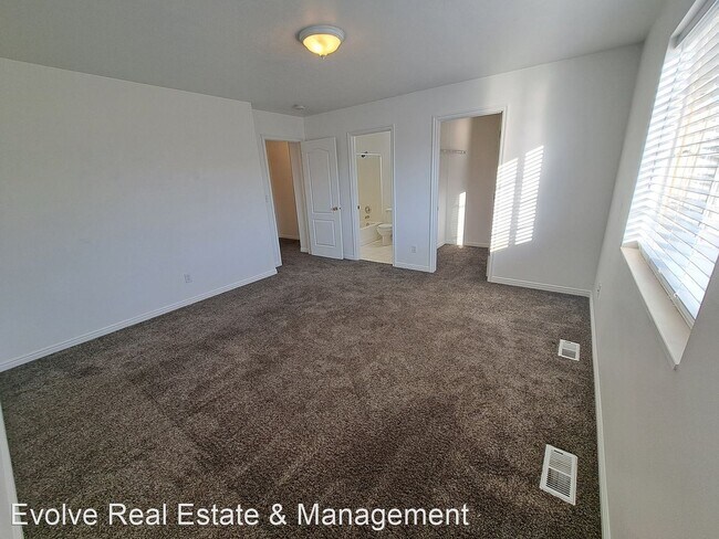 Building Photo - 3 br, 2.5 bath House - 469 E 250 N