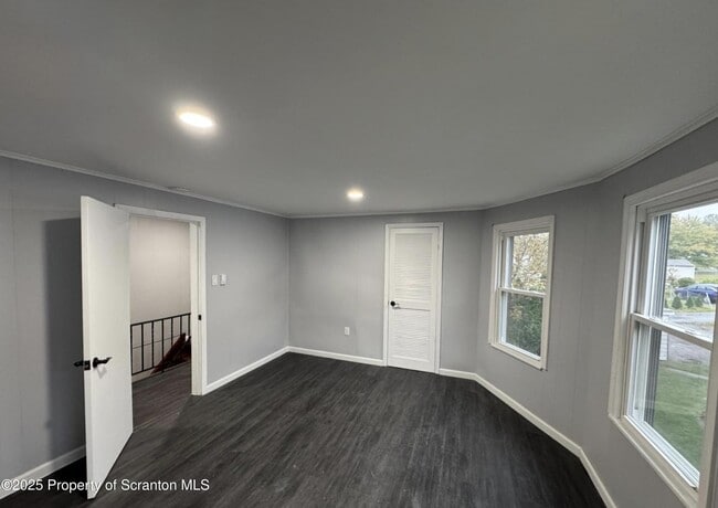 Building Photo - 342 N Main St