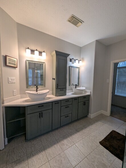 Building Photo - 4030 Harwood Dr