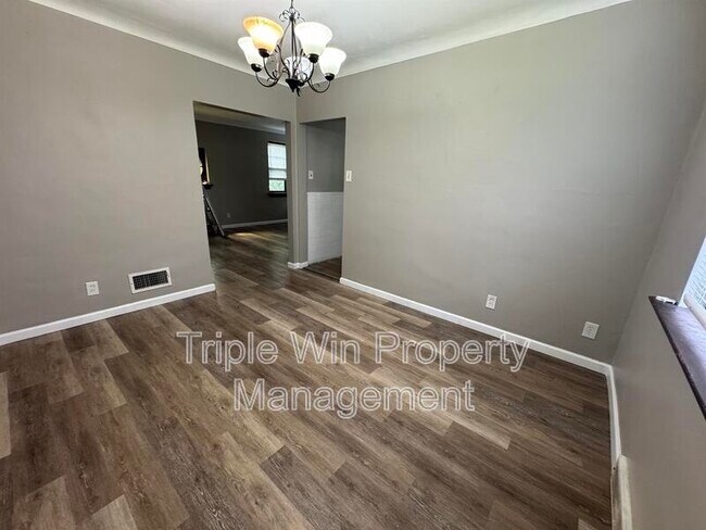 Building Photo - 550 N Elizabeth Ave