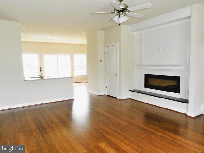 Building Photo - 2 Andrews Pl