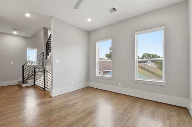 Building Photo - Rooftop Deck with Downtown Views in Sawyer Heights