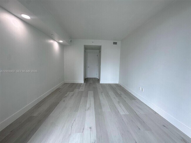 Building Photo - 501 NE 31st St