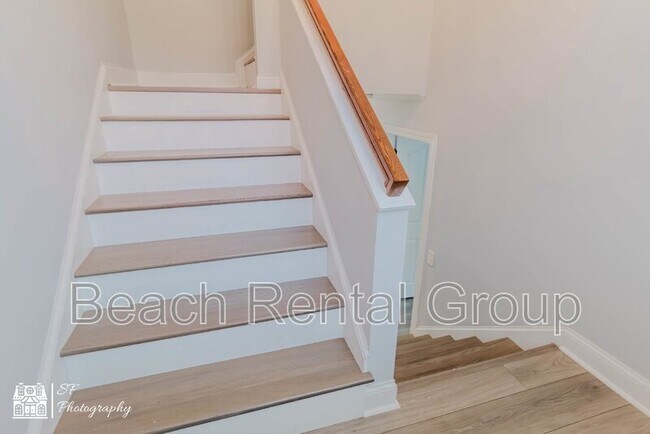 Building Photo - 516 Hillside Dr S