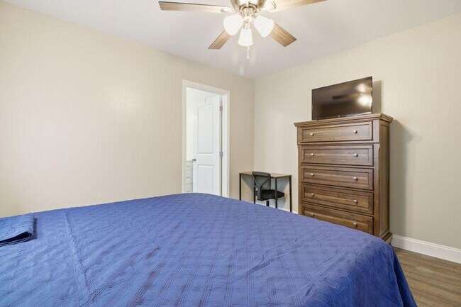 Building Photo - 810 Carson St