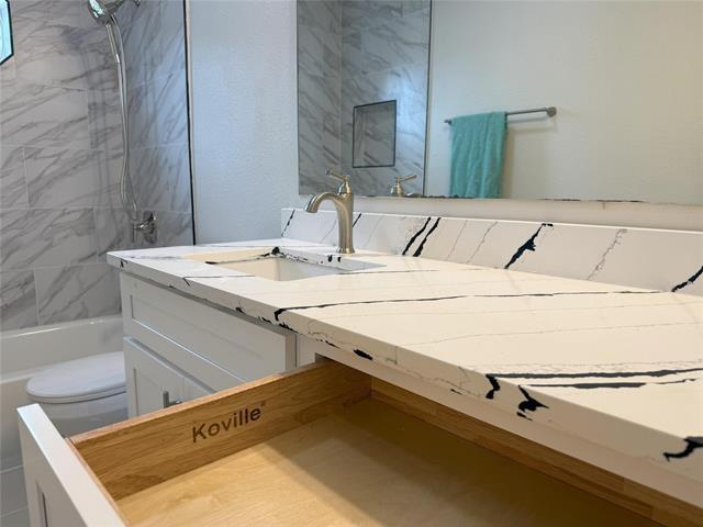 Building Photo - 8525 Clearcreek Cir