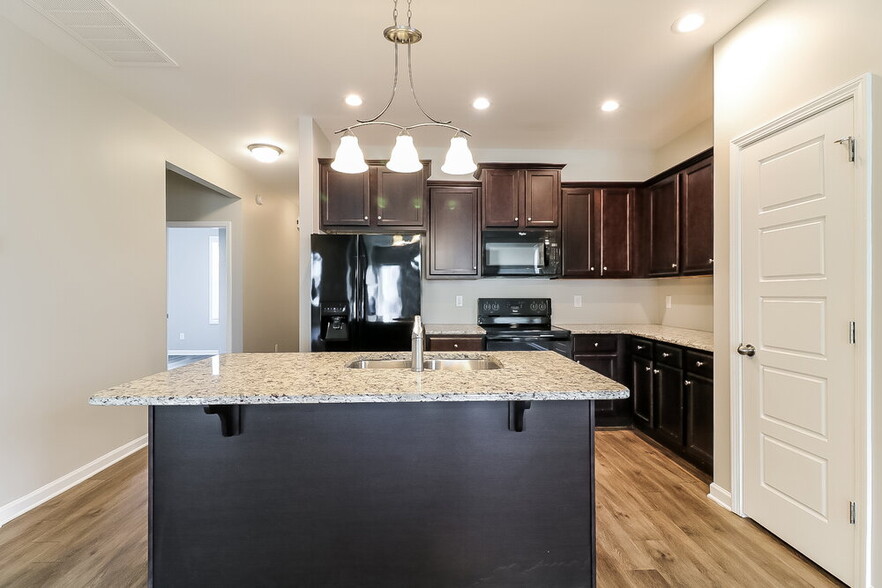 Building Photo - 53 Manito Pl