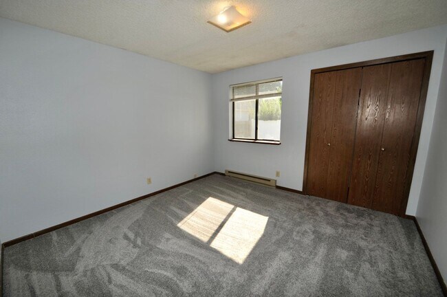 Building Photo - 3 bed 2 bath rancher duplex close to Hayden Lake