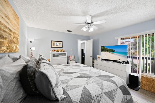 Building Photo - 3387 Cocoplum Cir