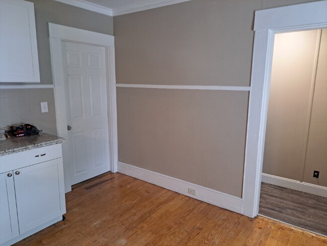 Building Photo - 35 Pine St