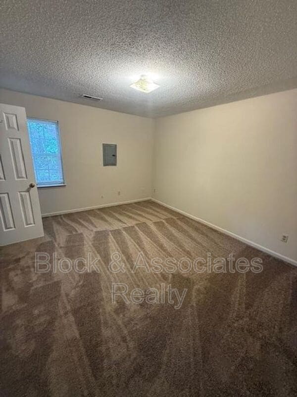 Building Photo - 402 Southway Rd