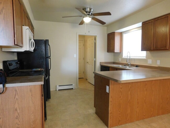 Building Photo - TWO WEEKS FREE RENT!