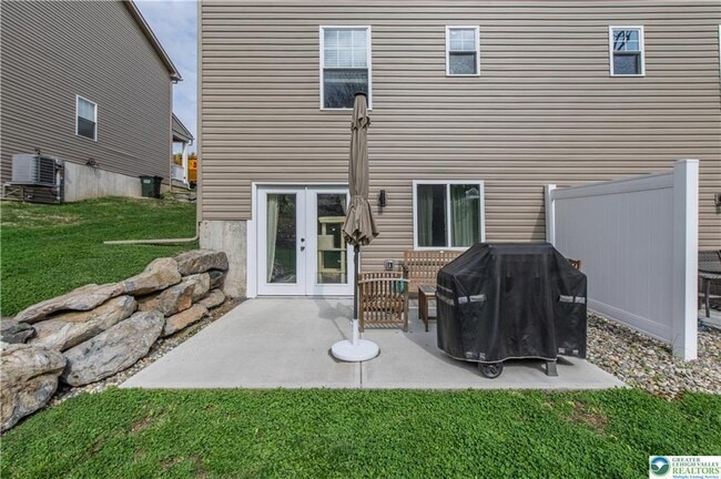 Building Photo - 221 Craig Ave