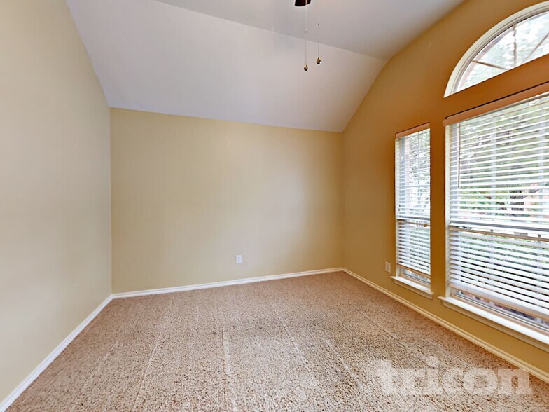 Building Photo - 8622 Granville Dr