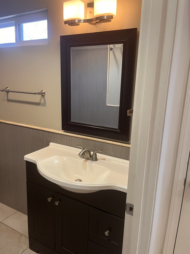 Building Photo - 1345 N Pacific Ave