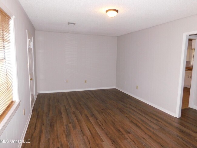 Building Photo - 285 Maidelle Cove