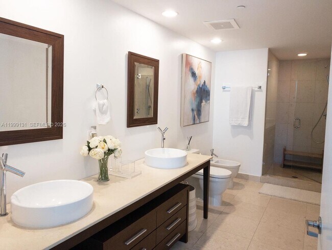 Building Photo - 475 Brickell Ave