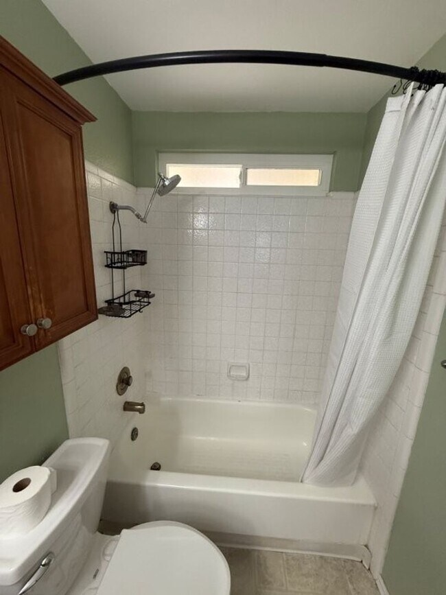 Building Photo - Modern 4 Bedroom One Story *Vacaville