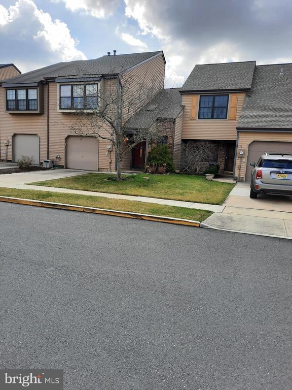 Building Photo - 14 Beverly Ct