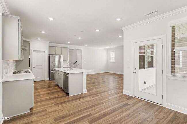Building Photo - 321 Golden Trce Dr