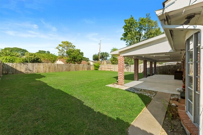 Building Photo - 8818 Edgemoor Dr