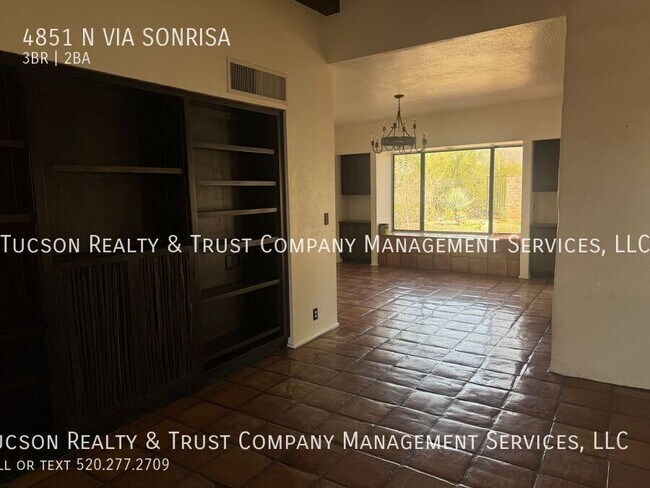 Building Photo - 4851 Vía Sonrisa