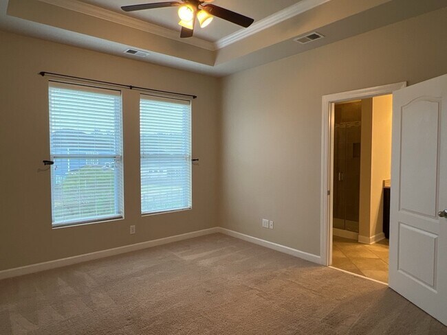 Building Photo - 579 Crossland Dr