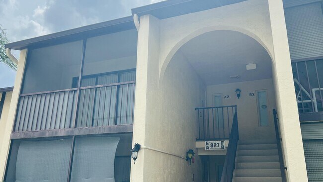 Building Photo - 827 Sky Pine Way