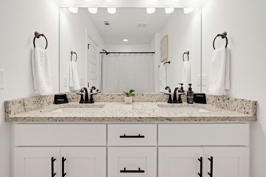 Building Photo - 1851 S Garland Ave