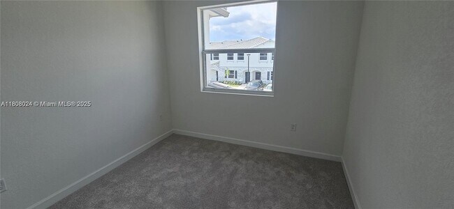 Building Photo - 1181 SE 1st Ave