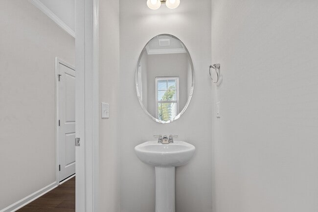 Building Photo - 130 Paramount Dr