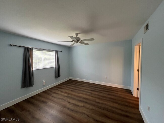 Building Photo - 146 Cypress Way E