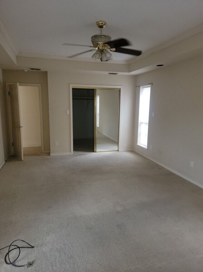 Building Photo - 4530 Oso Pkwy