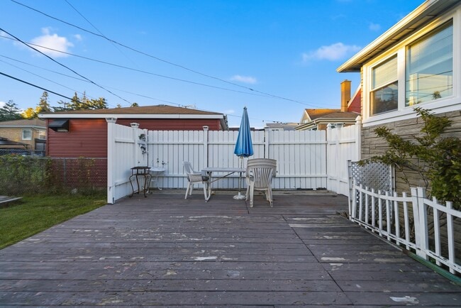 Building Photo - 4656 N Narragansett Ave