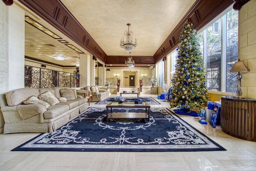 Building Photo - 2030 S Ocean Dr