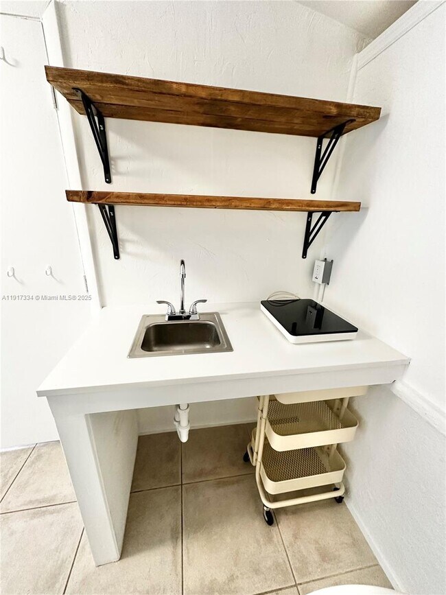 Building Photo - 3085 Elizabeth St