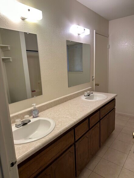 Bathroom - 13639 Yakima Rd
