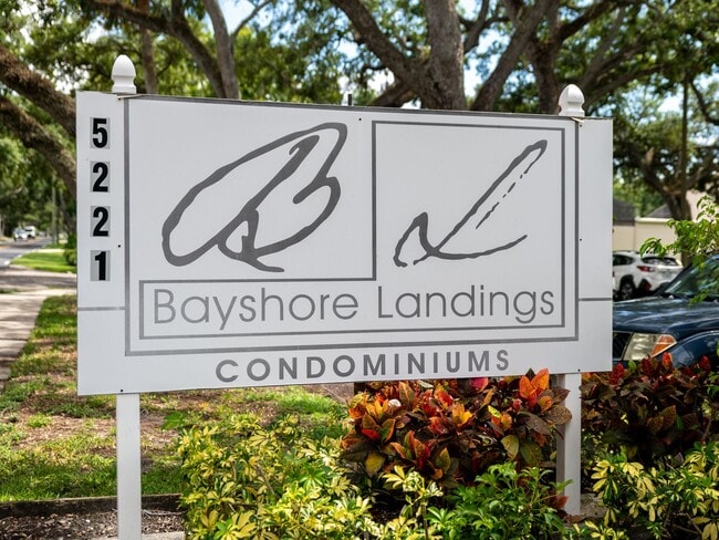 Building Photo - 5221 Bayshore Blvd