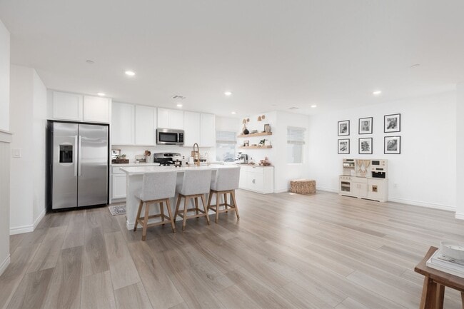 Building Photo - Newer townhome in the NW