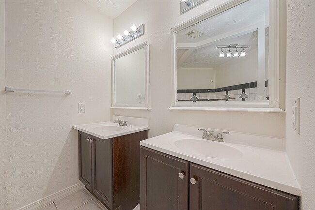 Building Photo - 3806 Embarcadero Dr