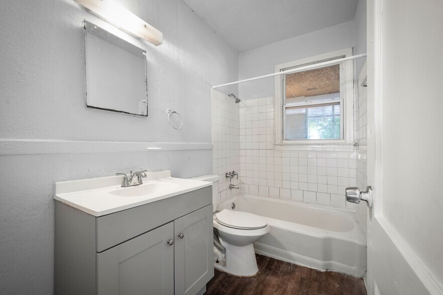 Building Photo - 1602 Wambolt St