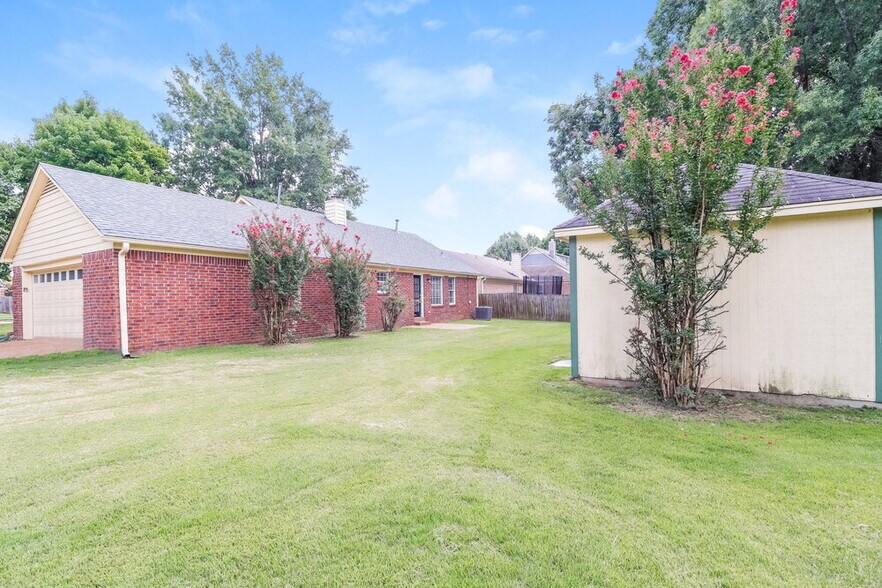 Building Photo - 3481 Earlynn Dr