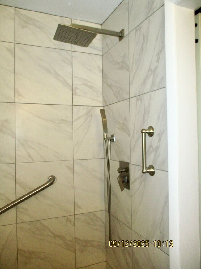 Building Photo - Spacious 2BR/2BA Townhouse – 1,550 Sq. Ft....