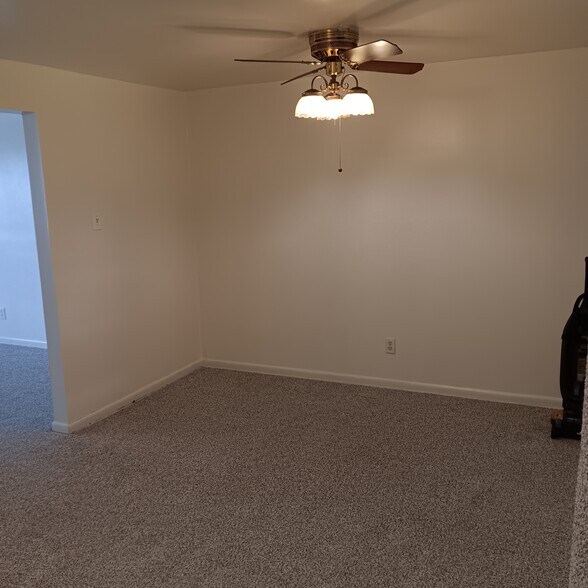Building Photo - 427 Kalmia St