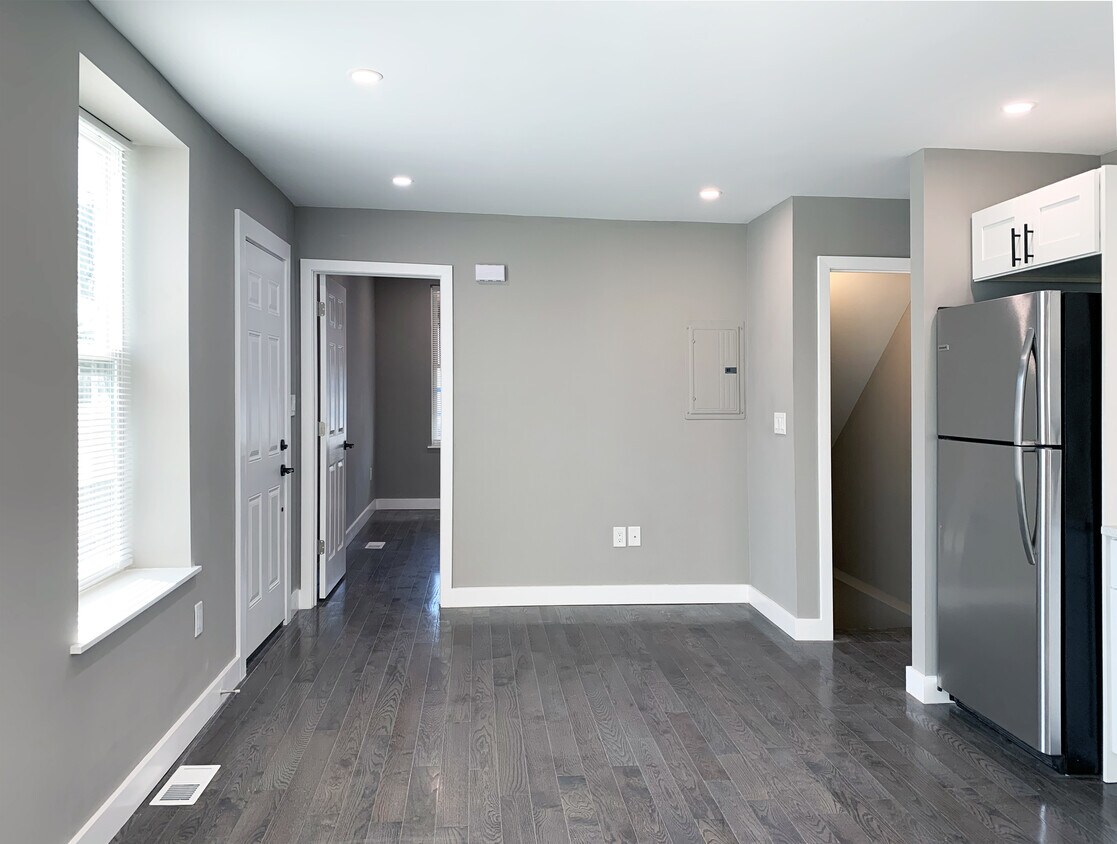 Building Photo - 1379 S 46th St