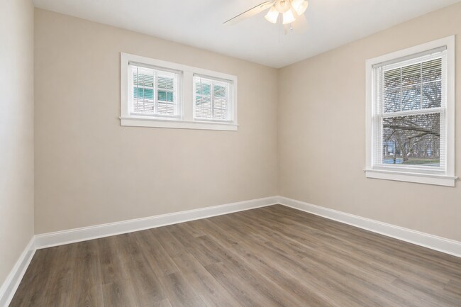 Building Photo - 6-Bedroom Rental Near TCNJ | Spacious Layout, Parking, Yard & Deck